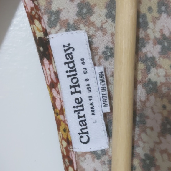 Beautiful flower wrap shirt - Picture 2 of 4